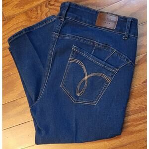 Paris Blues Shorts Juniors SIze 15 Bermuda Flat Front Medium Wash Denim Jean